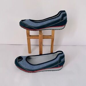 Ahnu Women's Navy and Red Casual Slip-On Sneakers
